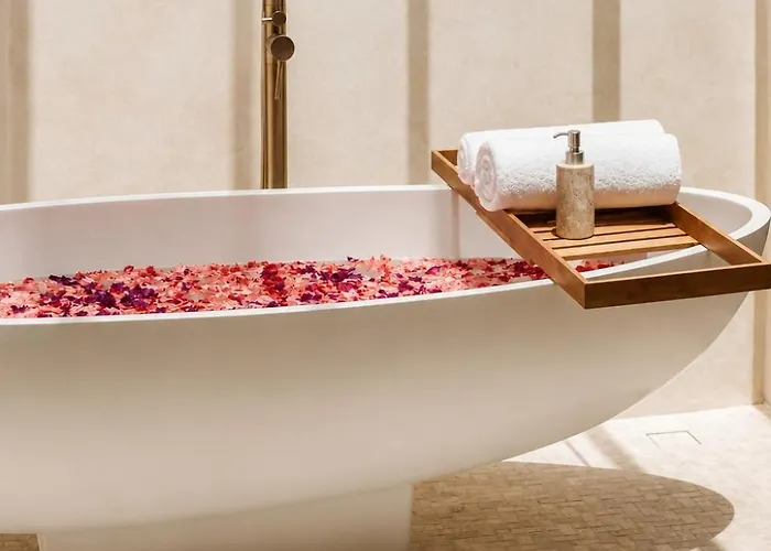 Villa Coco 1br Private Pool In Pererenan With Skylight Bathtub
