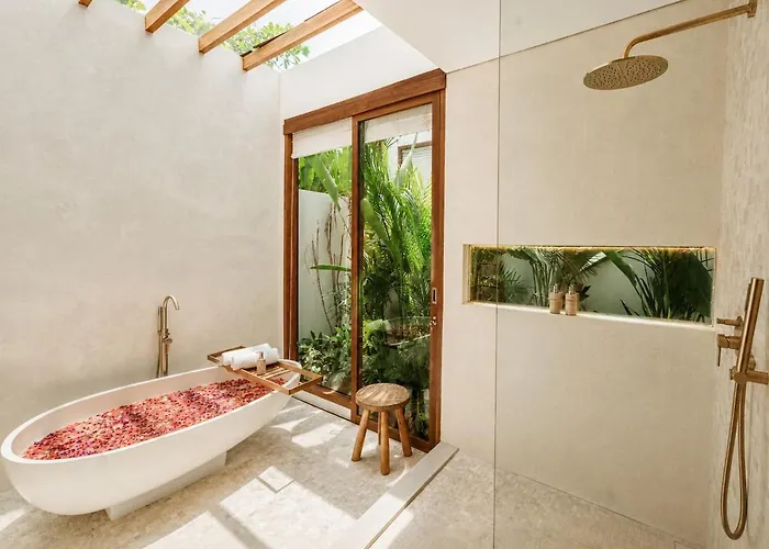 Coco 1br Private Pool In Pererenan With Skylight Bathtub *