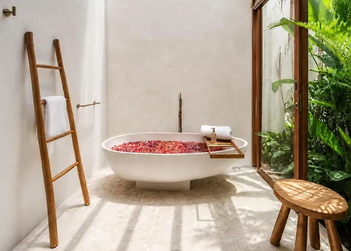 Coco 1br Private Pool In Pererenan With Skylight Bathtub * Canggu (Bali)